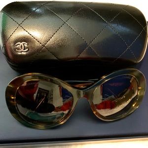 Chanel Women’s Sunglasses w/ case